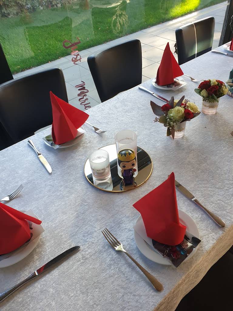 Wunderschön gedeckte Terrasse für besondere Anlässe